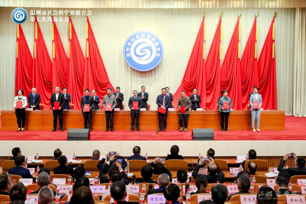 20230309汪占熬教授團(tuán)隊(duì)科研成果獲市哲社科優(yōu)秀成果一等獎(jiǎng).jpg