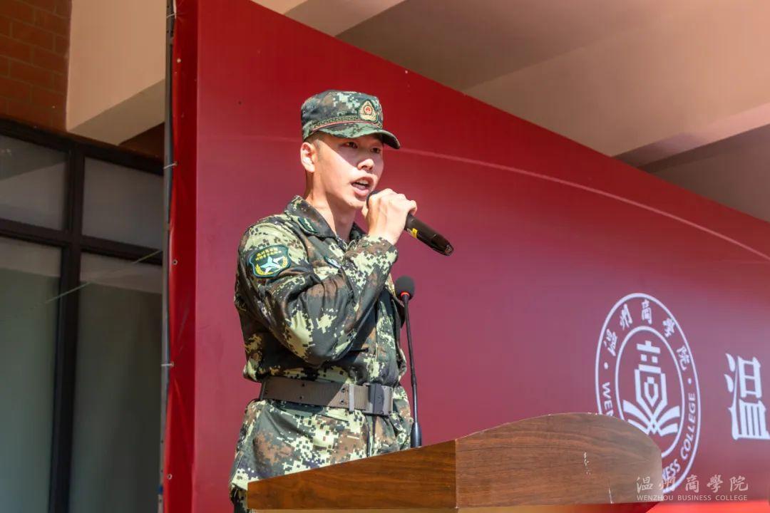 軍訓(xùn)教官.jpg