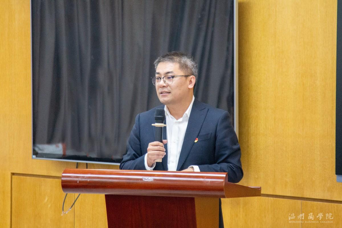校長助理謝世民致辭.jpg