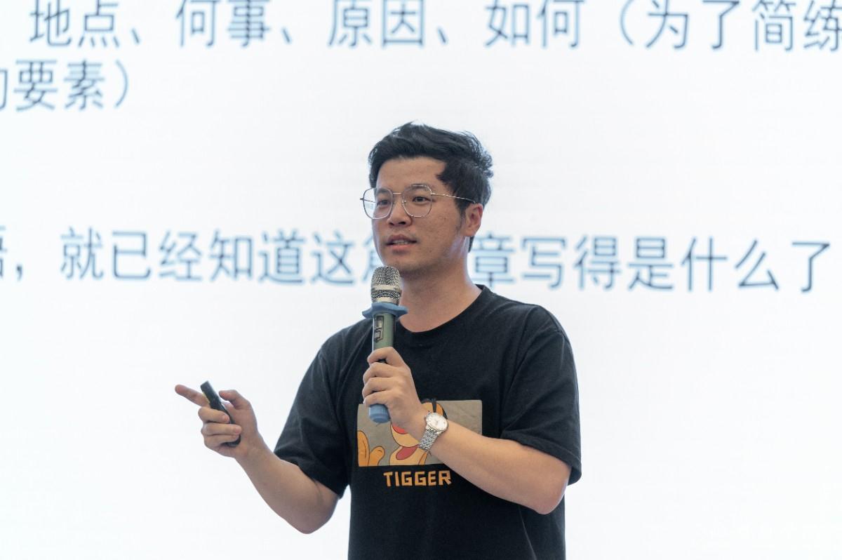 2024.6.5 新聞?dòng)浾呒?xùn)營(yíng)第一期暨校園春拍大賽AIMV校歌大賽頒獎(jiǎng)儀式 余泓毅攝-16.jpg