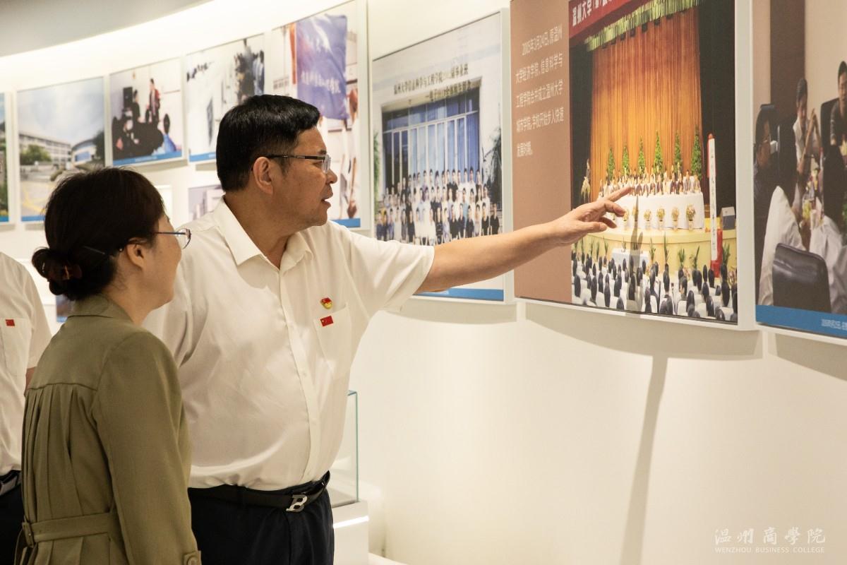 2024.6.19葉艷作意識形態(tài)工作報(bào)告 創(chuàng)業(yè)館參觀特寫 (8).jpg