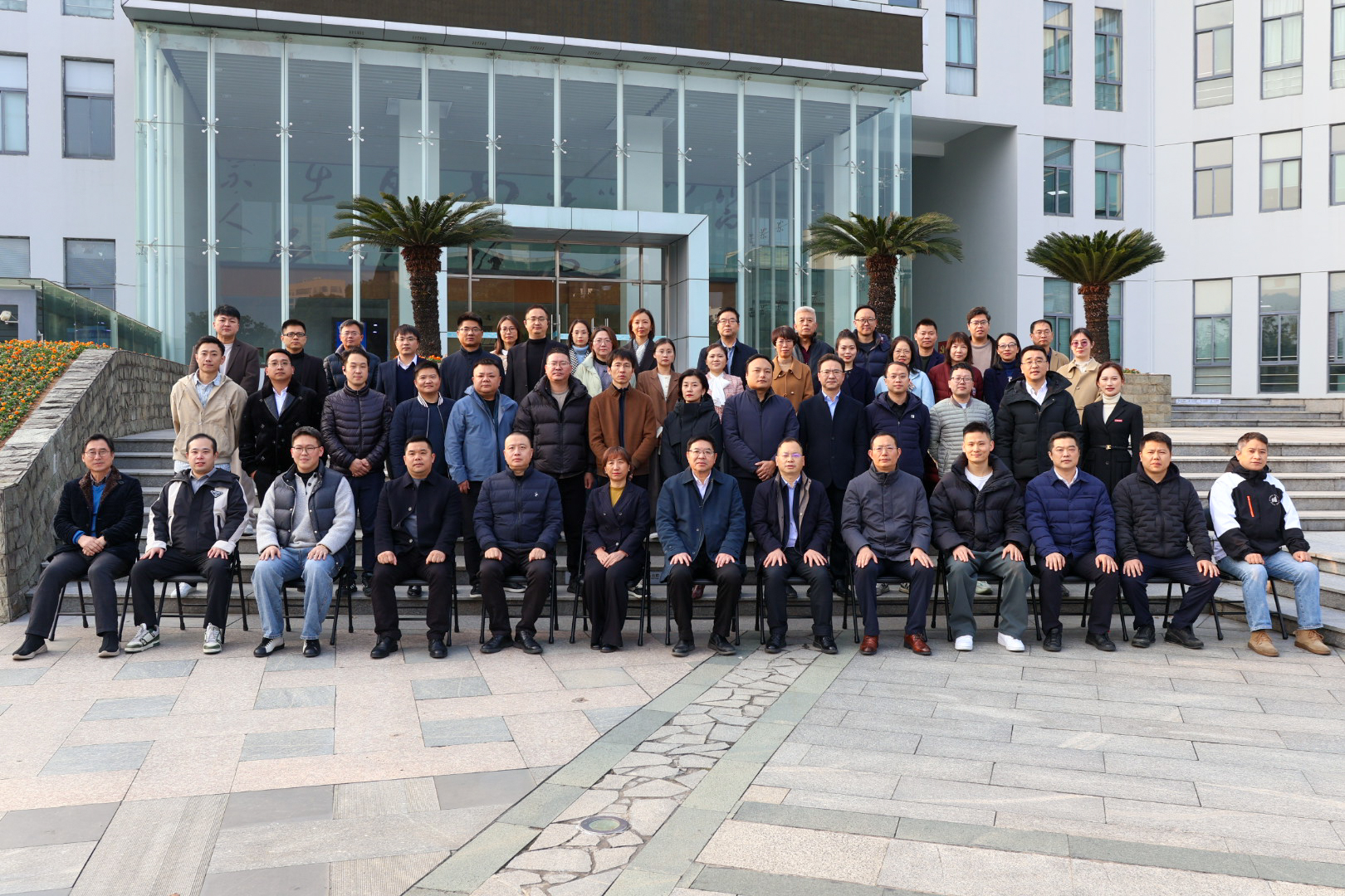 20241214校友企業(yè)家懇談會 合照5 夏雨生攝.jpg