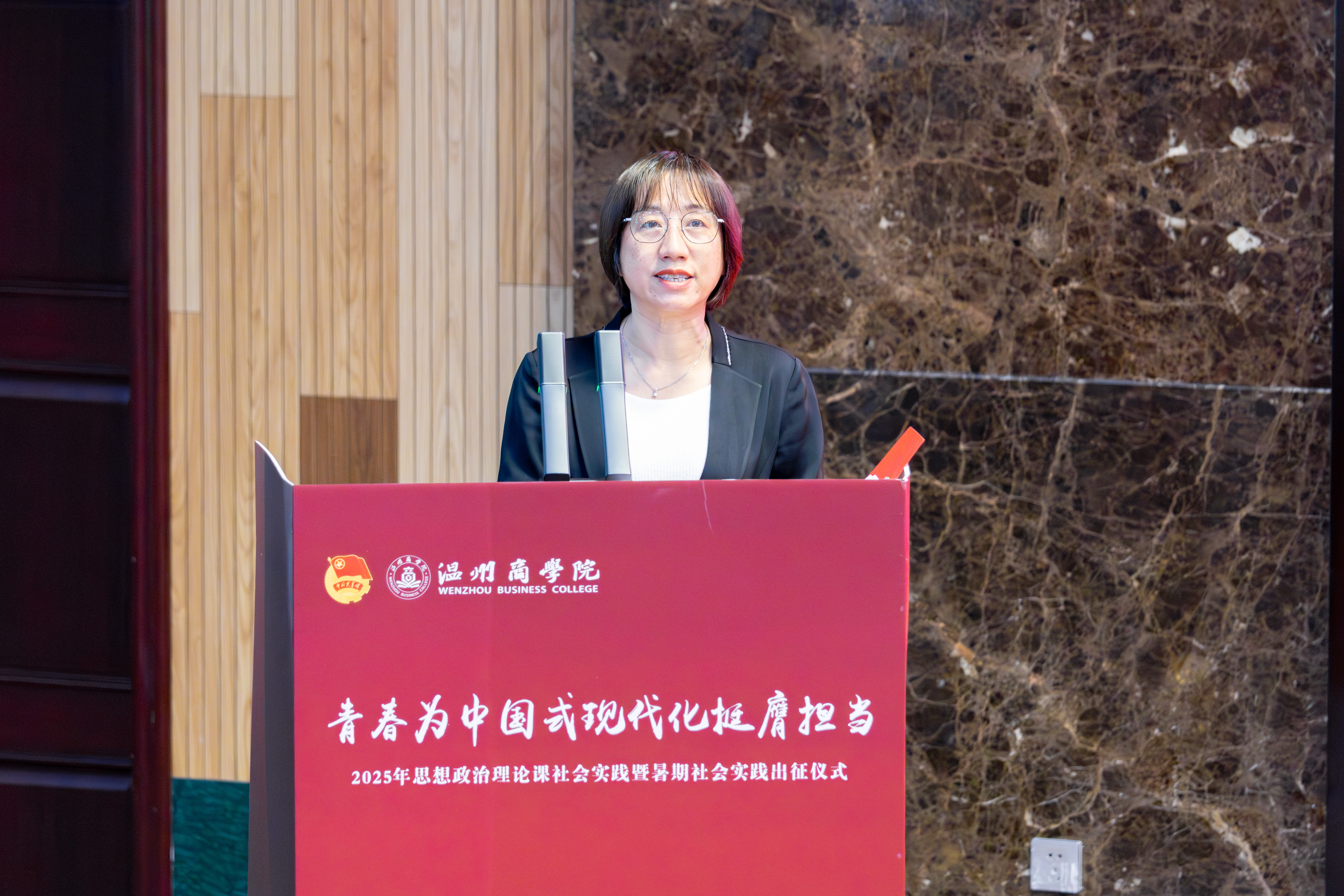 副校長(zhǎng)白彥致辭特寫(xiě).jpg